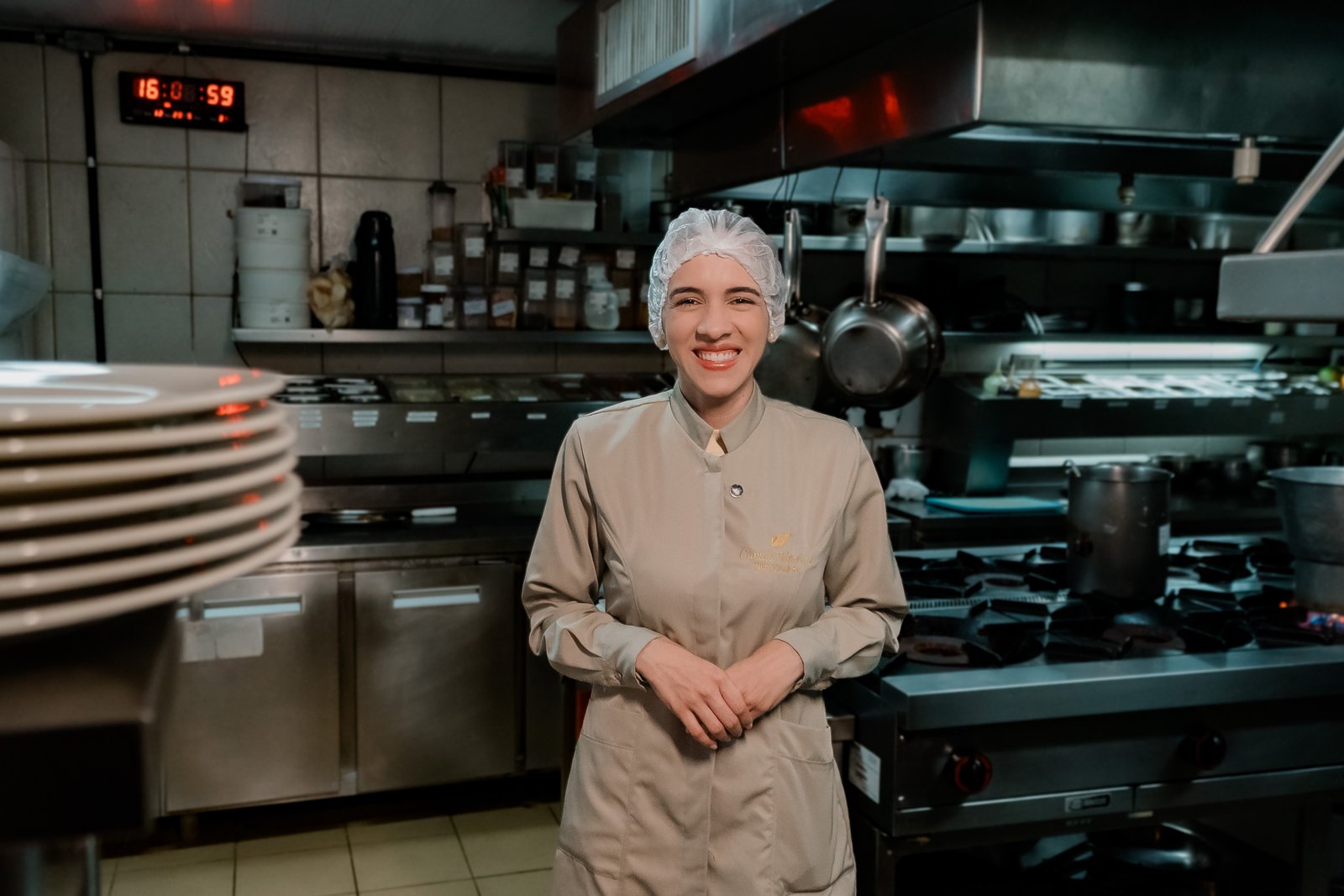 Consultora da Certtus na cozinha